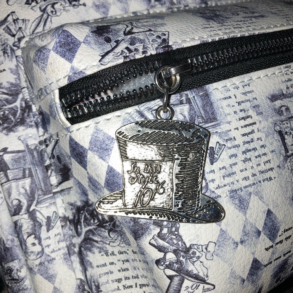 Alice in wonderland large backpack - Picture 3 of 7